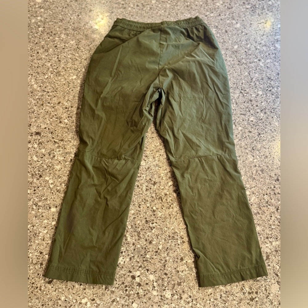 GAP Kid’s l Boy’s Olive Joggers l Size: S - Picture 3 of 6